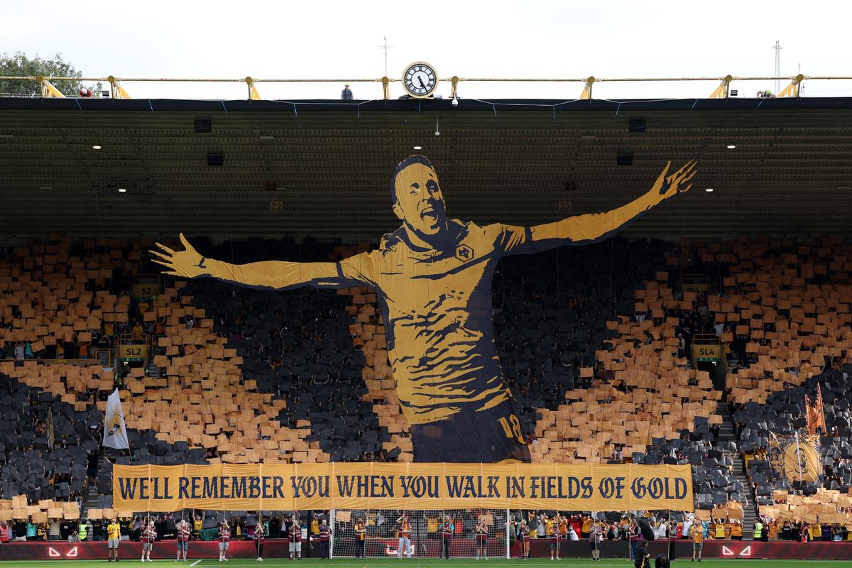 Un stadion în lacrimi » Omagiu emoționant pentru Diogo Jota, cu soția și părinții lui în tribune: „Prin câmpiile aurii...”