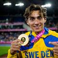 Armand Duplantis cu medalia de aur europeană de la Birmingham 2026 Foto: Imago Images