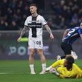 Dennis Man și Zion Suzuki, în Parma - Inter / Foto: Imago Images