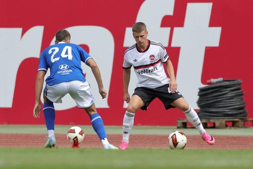 Alexandru Ișfan (stânga) a debutat pentru Real Oviedo // FOTO: Imago Images