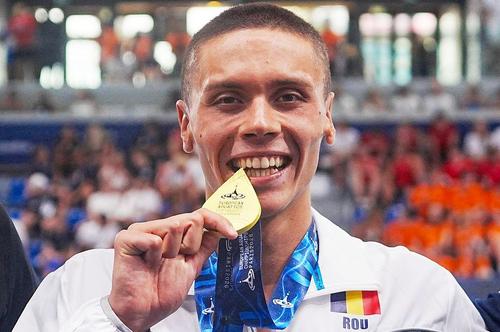 David Popovici, cu medalia de aur de la 200 m liber / Foto: Imago Images