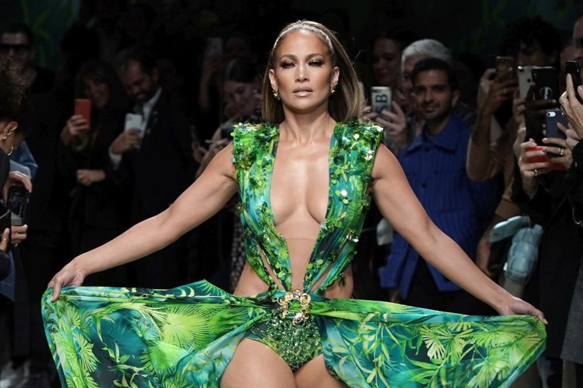 Scandaluri sexuale neștiute cu marile vedete. De la perversiunile cuplului Angelina Jolie-Brad Pitt la invitația pe iacht a Pamelei Anderson