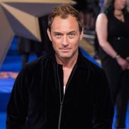 Jude Law a înșelat-o pe Sienna Miller cu babysitterul. Sienna a fost fotografiată la rândul ei topless, în timp ce se săruta cu Balthazar Getty, un bărbat însurat, care are copii.