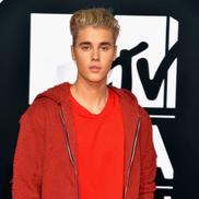 Justin Bieber a petrecut o noapte cu o braziliancă. Fata a făcut publică o imagine cu celebrul cântăreț, care i-a dat o sumă importantă de bani ca să o retragă.