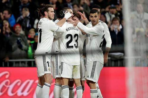 Sergio Reguilon alături de foștii colegi de la Real Madrid
