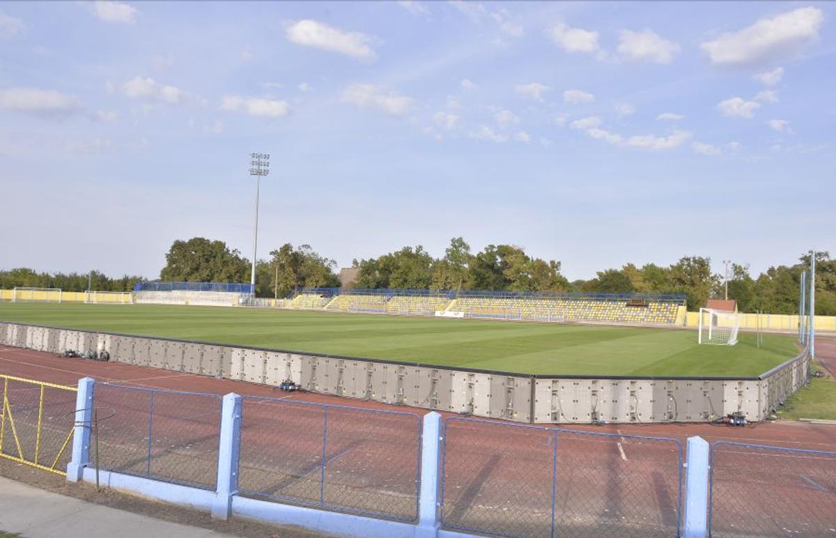 EXCLUSIV VIDEO + FOTO Gazeta Sporturilor a vizitat Zenta, locul unde se joacă Topola - FCSB! Stadion de Liga 3, fără Covid-19 și o istorie interesantă a orașului