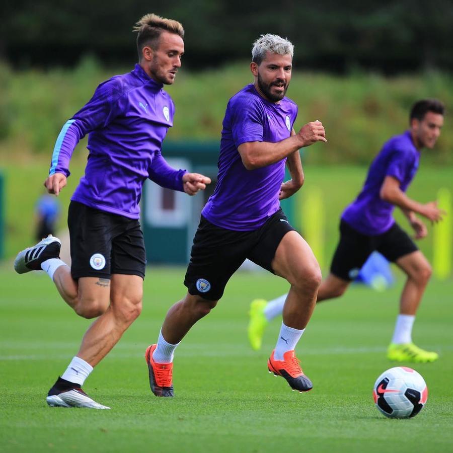 Garcia, în duel cu Aguero la antrenamentul lui City EXCLUSIV Dinamo trece la următorul nivel! Negociază un transfer colosal: mijlocașul care s-a despărțit de Manchester City în această vară