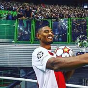 Sebastian Haller a înscris de 4 ori la debutul în Champions League! Recordul lui Van Basten, egalat