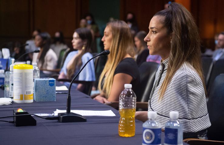 Simone Biles (24 de ani), Aly Raisman (27 de ani) și McKayla Maroney (25 de ani) au apărut și ele în fața comisiei, alături de directorul FBI, Christopher Wray, foto: Imago