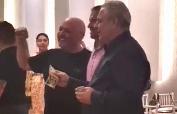 Șumudică a aruncat în lăutari cu banii primiți de la Neluțu Varga » Cea mai cerută dedicație la ziua lui Gigi Corsicanu