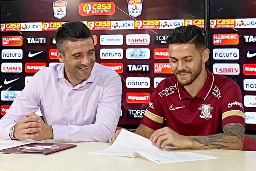 Alex Ioniță a semnat cu Rapid // foto: Facebook @ FC Rapid 1923 Rapid l-a prezentat pe Alex Ioniță » Se întoarce după 8 ani