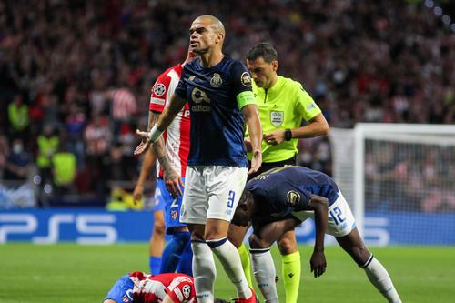 Hațegan, acuzat de portughezi! // sursa foto: Imago