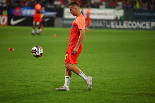 Vlad Mihai Toma, un mijlocaș central în vârstă de 16 ani, va fi în lotul celor de la FCSB pentru meciul cu Farul.