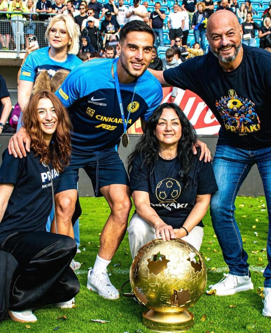 Familia Dulca, fericită la celebrarea titlului câștigat de Marco în Slovenia Propunere-surpriză pentru echipa națională: „Eu nu ies la TV, dar merită și el o șansă. Nu că este al meu!”