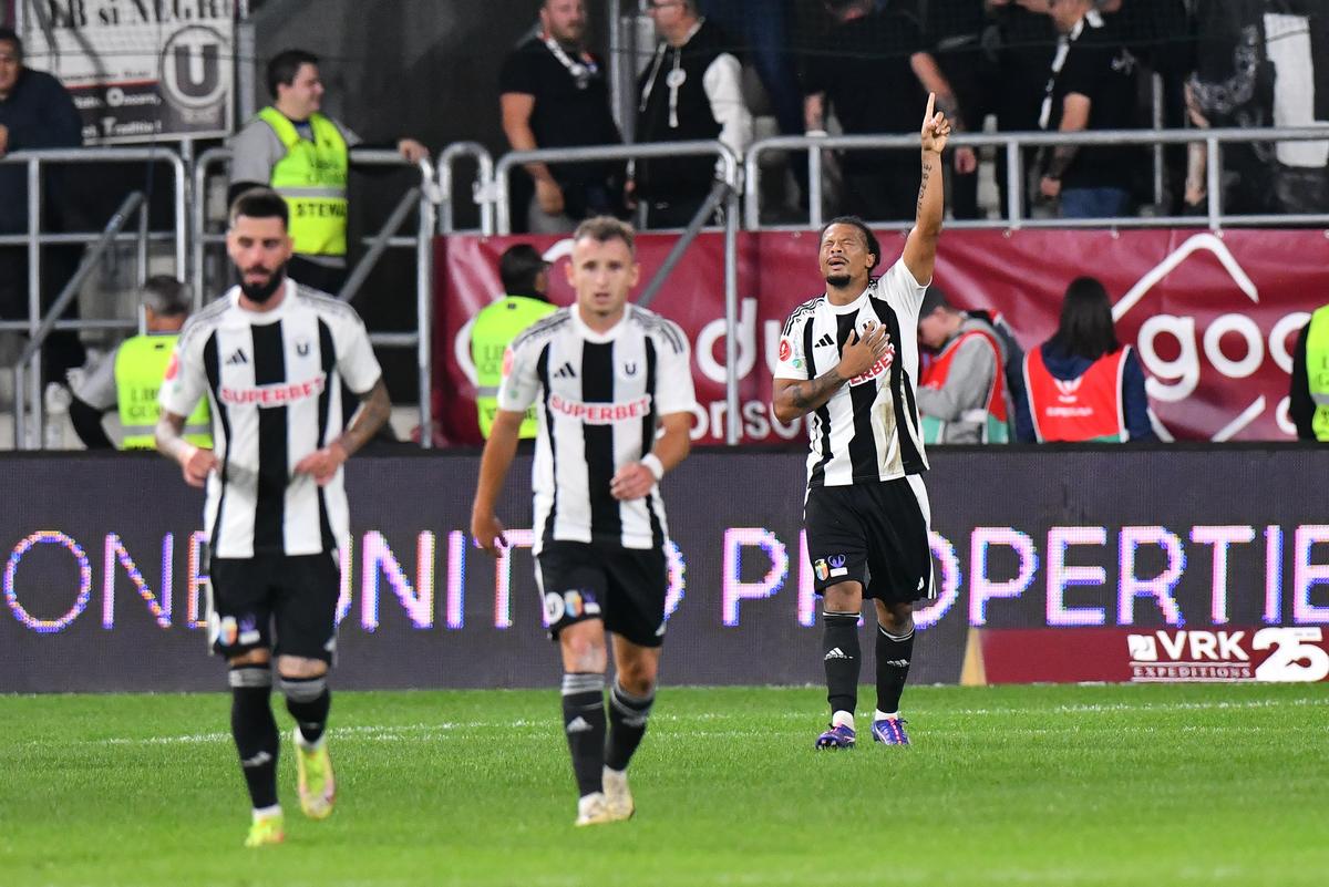 „Se pare că metoda asta funcționează” » Sabău dezvăluie secretul, după demonstrația de fotbal a lui U Cluj în Giulești