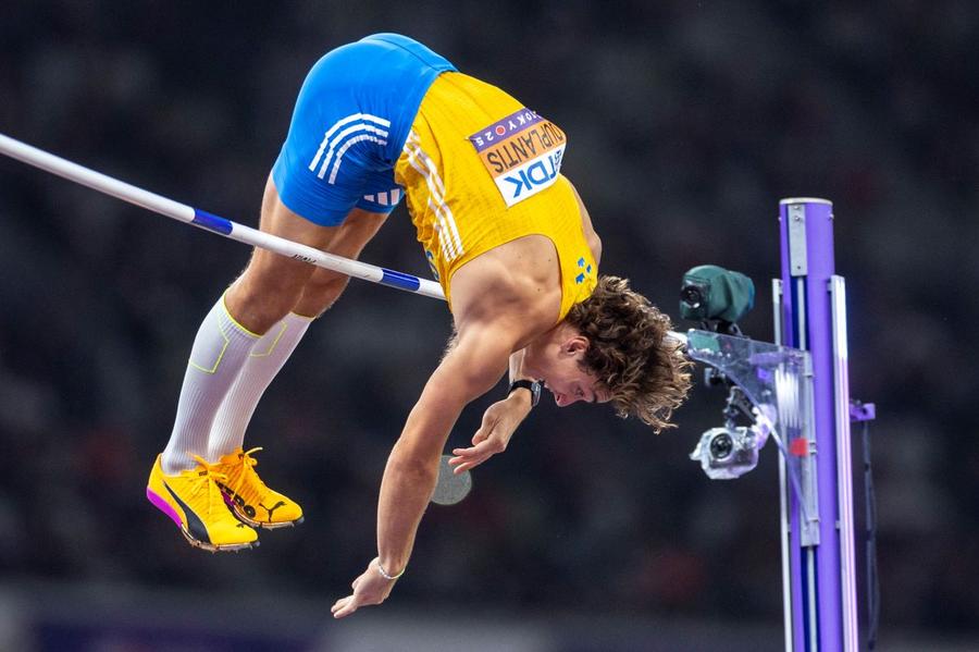 Armand Duplantis în timpul săriturii de record mondial, 6,30 m, la CM Tokyo 2025 Foto: Imago Images Armand Duplantis, după recordul lumii stabilit la Campionatele Mondiale de la Tokyo: „Nu am nicio rutină, superstiții, mă las purtat de val!”