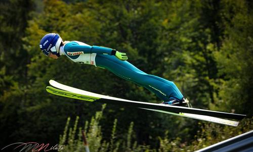 Etapele din cadrul Cupei Mondiale de sărituri cu schiurile de vară aduc și ele spectacol