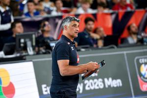 Andrea Giani, antrenorul Franței și legendă a voleiului mondial, mulțumit de jocul echipei sale: „Ne apărăm incredibil de bine”