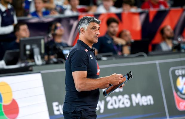 Andrea Giani, antrenorul Franței și legendă a voleiului mondial, mulțumit de jocul echipei sale: „Ne apărăm incredibil de bine”