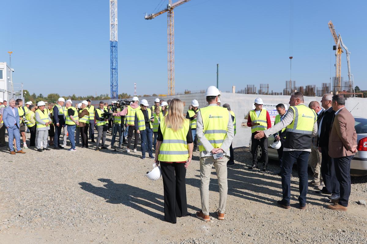 „M-am trezit cu lacrimi în ochi...” » Momente emoționante pe stadionul de 100 de milioane de euro! „Capsula timpului” a fost îngropată la Pitești