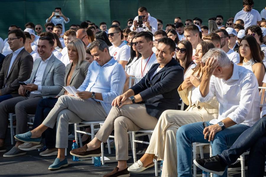 Peste Manda și Grindeanu! » Cum a apărut Daniel Pancu la inaugurarea cafenelei familiei Șucu