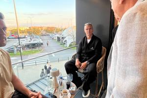 Peste Manda și Grindeanu » Cum a apărut Daniel Pancu la inaugurarea cafenelei familiei Șucu