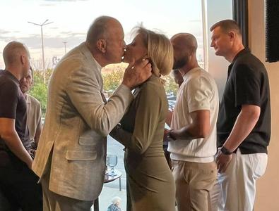 Soții Șucu și-au inaugurat cafeneaua, rapidiștii au venit cu iubitele la eveniment » Ce au pus în meniu