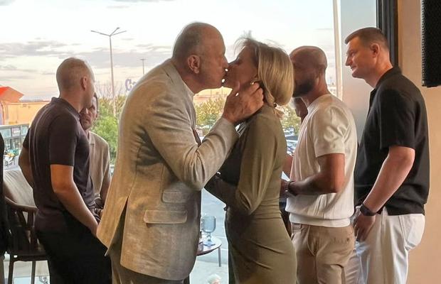 Soții Șucu și-au inaugurat cafeneaua, rapidiștii au venit cu iubitele la eveniment » Ce au pus în meniu
