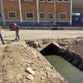 Lucrările efectuate la Huneodara pentru mutarea canalului colector menajer de sub vechiul stadion // foto: Facebook @ FC Corvinul 1921 Hunedoara