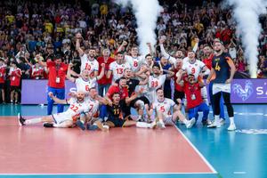 NEBUNIE LA CLUJ! România învinge Franța, campioana olimpică, după ce a salvat 4 mingi de meci