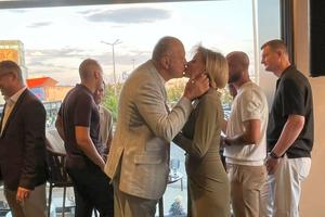 Soții Șucu și-au deschis cafenea. Rapidiștii au venit cu iubitele » Ce au pus în meniu