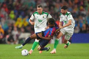Barcelona - Racing Santander, în etapa a șasea din La Liga