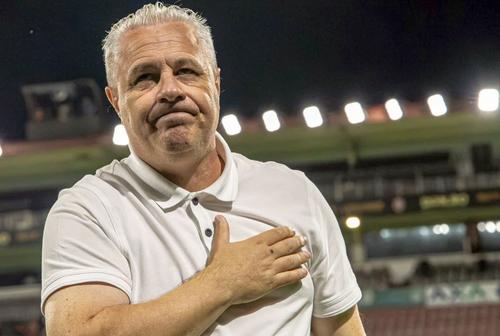 Marius Șumudică susține că vrea să continue la CFR Cluj și nu se gândește la FCSB/ FOTO: Facebook @CFR CLUJ