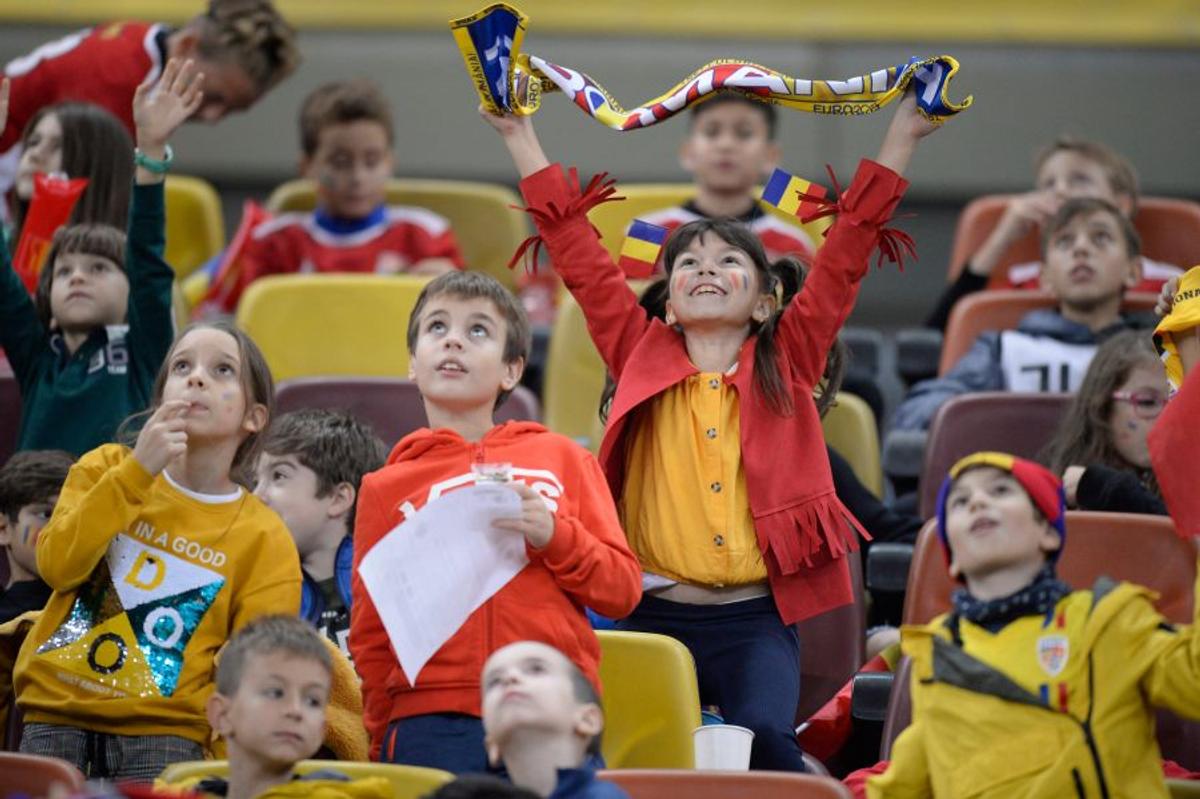 ROMÂNIA - NORVEGIA 1-1 // GALERIE FOTO Cel mai simpatic mesaj afișat de copii pe Arena Națională