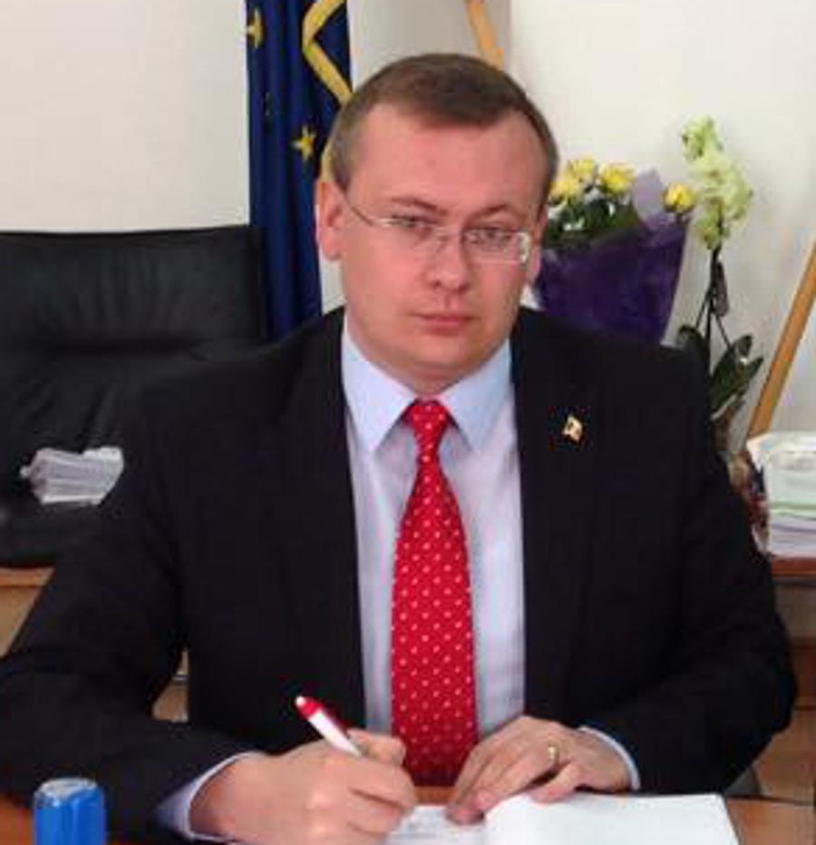 Iulian Nica, primarul PSD din Panciu. Nica a câștigat alegerile locale din 2016 cu 86,15%, cel mai mare scor din județ ROMÂNIA - NORVEGIA 1-1 // Mai mulți primari din Vrancea au păcălit interdicția UEFA!