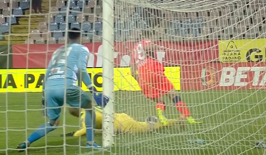 Duelul Scarlatache - Keseru, după care s-a dictat penalty Faza din FCSB - CS Mioveni la care Ilie Dumitrescu a izbucnit în râs: „E foarte greu de explicat”