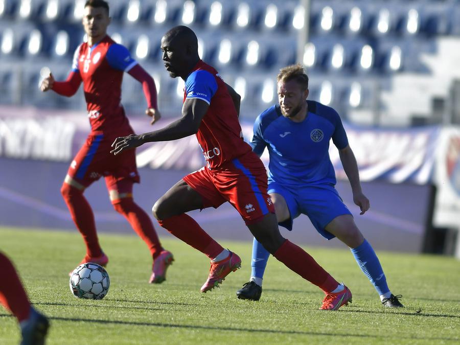Ulrich Meleke // FOTO: Imago CFR Cluj scapă de depunctare » Ce se întâmplă cu datoria către FC Botoșani: „A intervenit domnul Gadola, altfel nu acceptam”