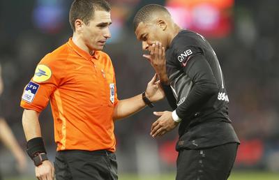 Antrenorul lui Angers se revoltă: „Simt furie. Deciziile arbitrilor au făcut diferența cu PSG”