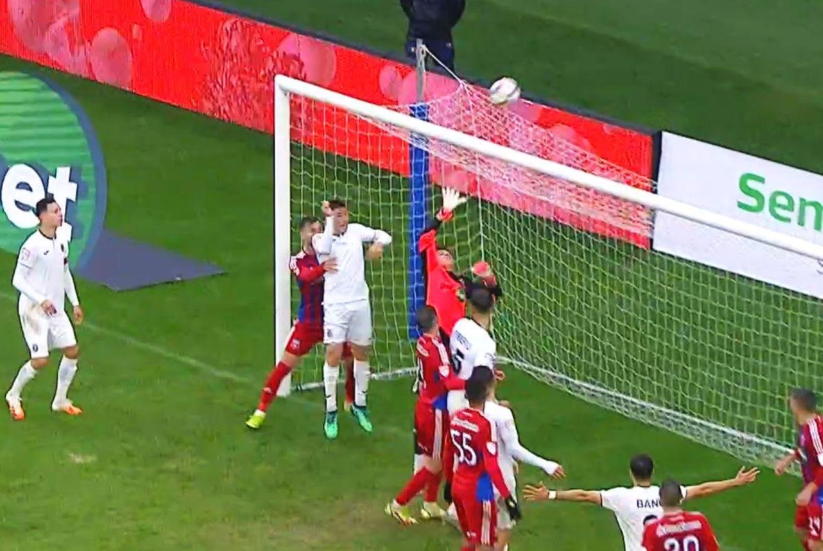 Ionuț Zaharia, gol din corner în CSA Steaua - Astra / FOTO: Capturi @Telekom Sport 1