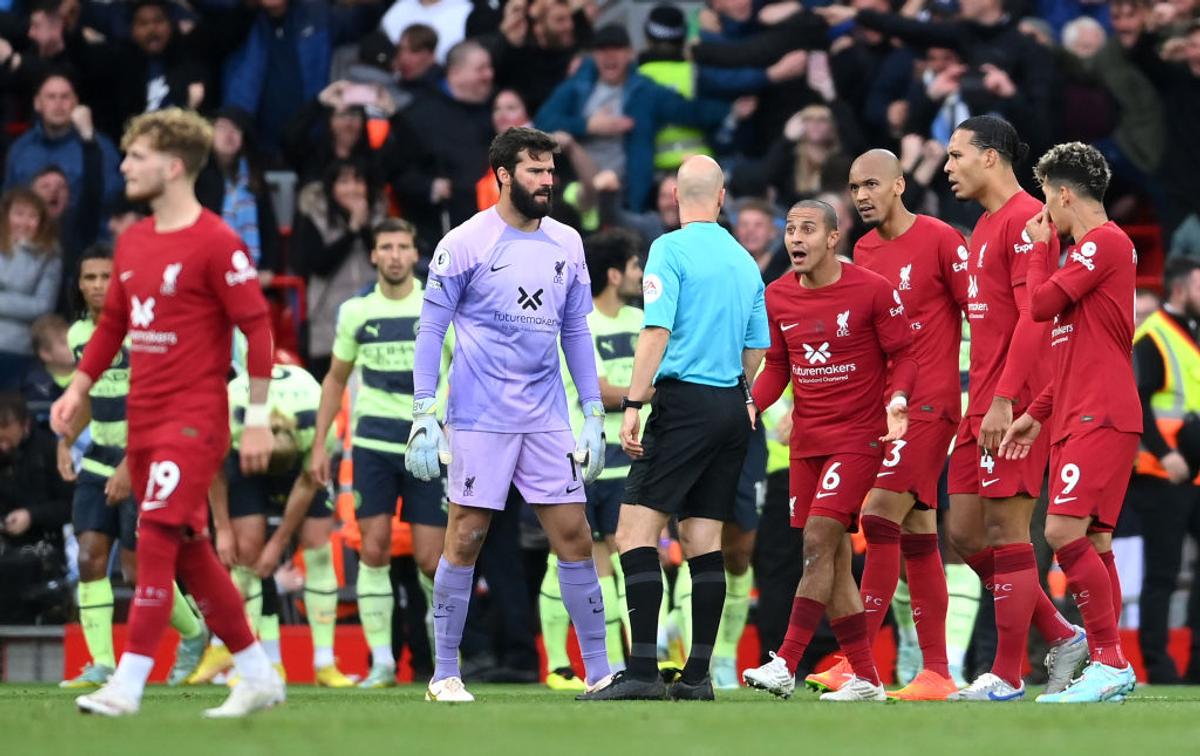 Guardiola „sare la gâtul” arbitrului, după înfrângerea cu Liverpool: „A dat fault la gol doar pentru că am marcat noi”