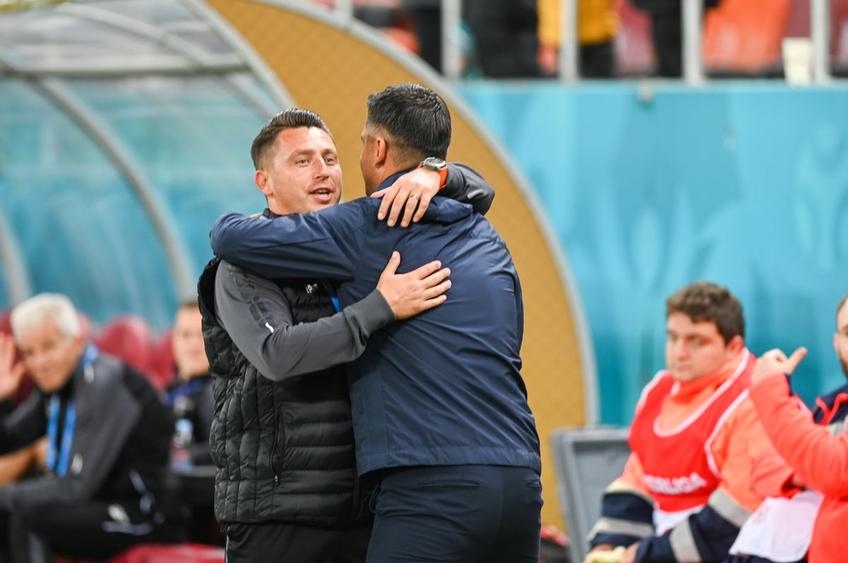 FCSB a învins-o pe UTA, scor 2-1, și a urcat pe locul 7 în SuperLigă., Ilie Poenaru, antrenorul arădenilor, și-a băgat elevii în ședință.