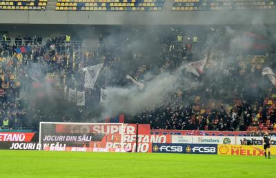 FCSB - UTA, întrerupt din cauza fanilor » Torțe și petarde pe Arena Națională