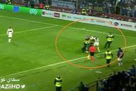 Scene incredibile în Bosnia: un fan a intrat în teren și l-a ATACAT pe Cristiano Ronaldo!