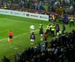 Scene incredibile în Bosnia: un fan a intrat în teren și l-a ATACAT pe Cristiano Ronaldo!