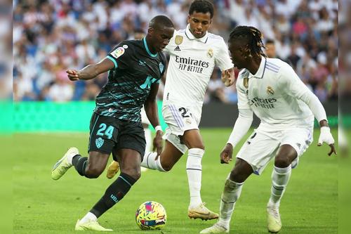 Rodrygo, în plan îndepărtat, și Eduardo Camavinga, în dreapta // foto: Imago Images