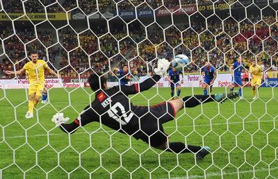 Basarab Panduru a avut o dilemă după România - Andorra. Ianis Hagi a venit cu explicațiile: „Am decis pe teren”