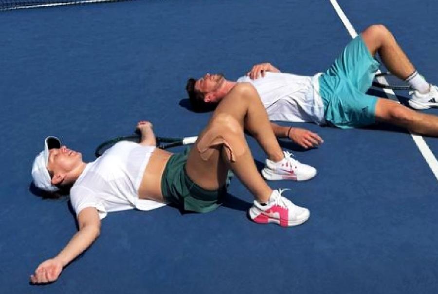 Simona Halep și sparring-ul Răzvan Codescu / Sursă foto: Instagram Ultimele noutăți despre Simona Halep: cine e românul cu care se antrenează în Dubai și la ce turneu va lua startul