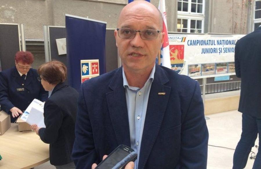 Sandu Pop a fost unul dintre beneficiarii listelor umflate de la FRC: a lăsat temporar postul de secretar general pentru a deveni antrenor în actele de premiere, piruetă pentru premii mai mari Antonio Colamonici, antrenorul de aur al României la Jocurile Olimpice, devastator: „M-au tratat ca pe un nimic!” + Scandalul primelor și un proces de sute de mii de euro: „Președinte penibil”