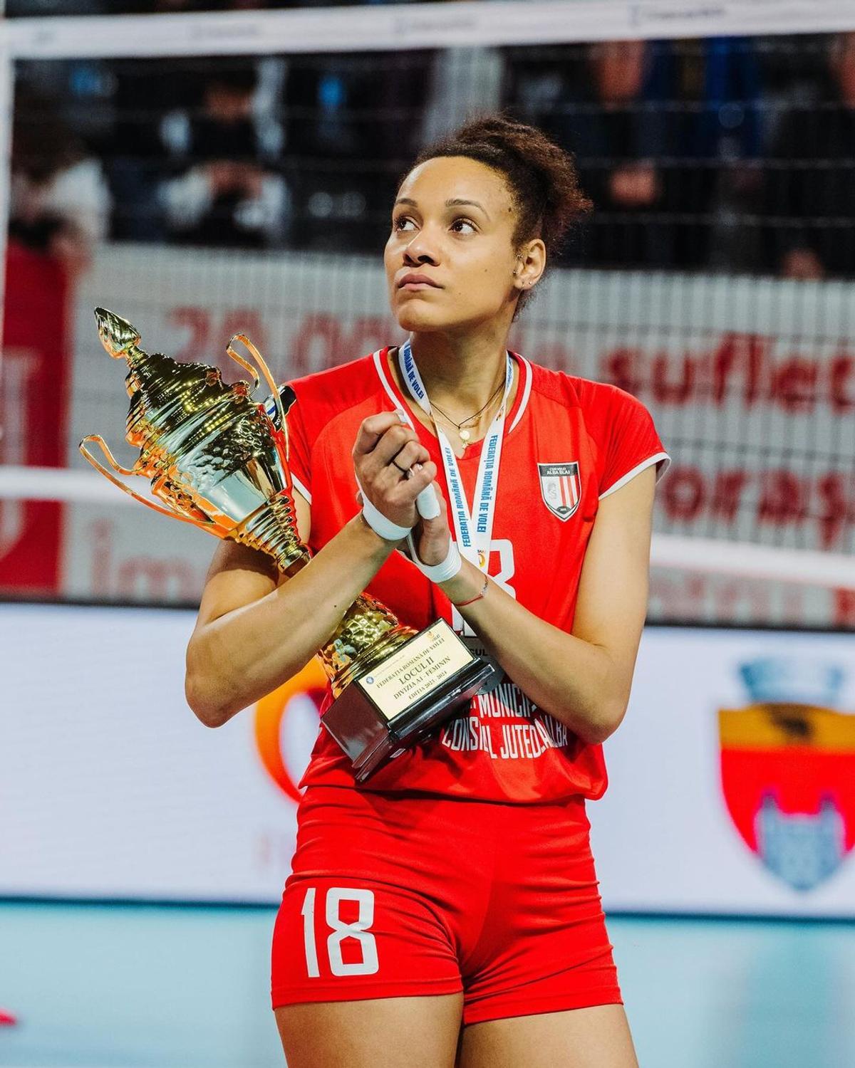 Nneka Onyejekwe se retrage după ce  a cucerit 12 titluri și a jucat o finală de Liga Campionilor. Foto: Instagram
