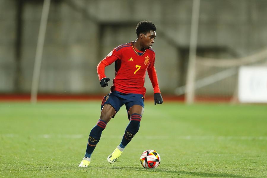Elijah Gift, jucătorul spaniol care ar fi fost insultat de către Vlad Dănciuțiu, atacantul României U19. Foto: Imago Ședință de urgență la FRF pentru scandalul de rasism de la meciul României U19 cu Spania » Suspendarea uriașă pe care o riscă jucătorul + reacția selecționerului